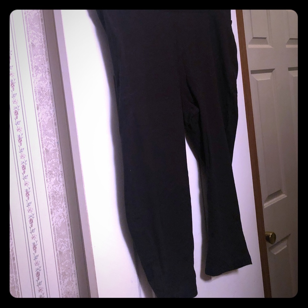 NWOT TORRID SOLID BLACK CAPRIS SIZE 3X